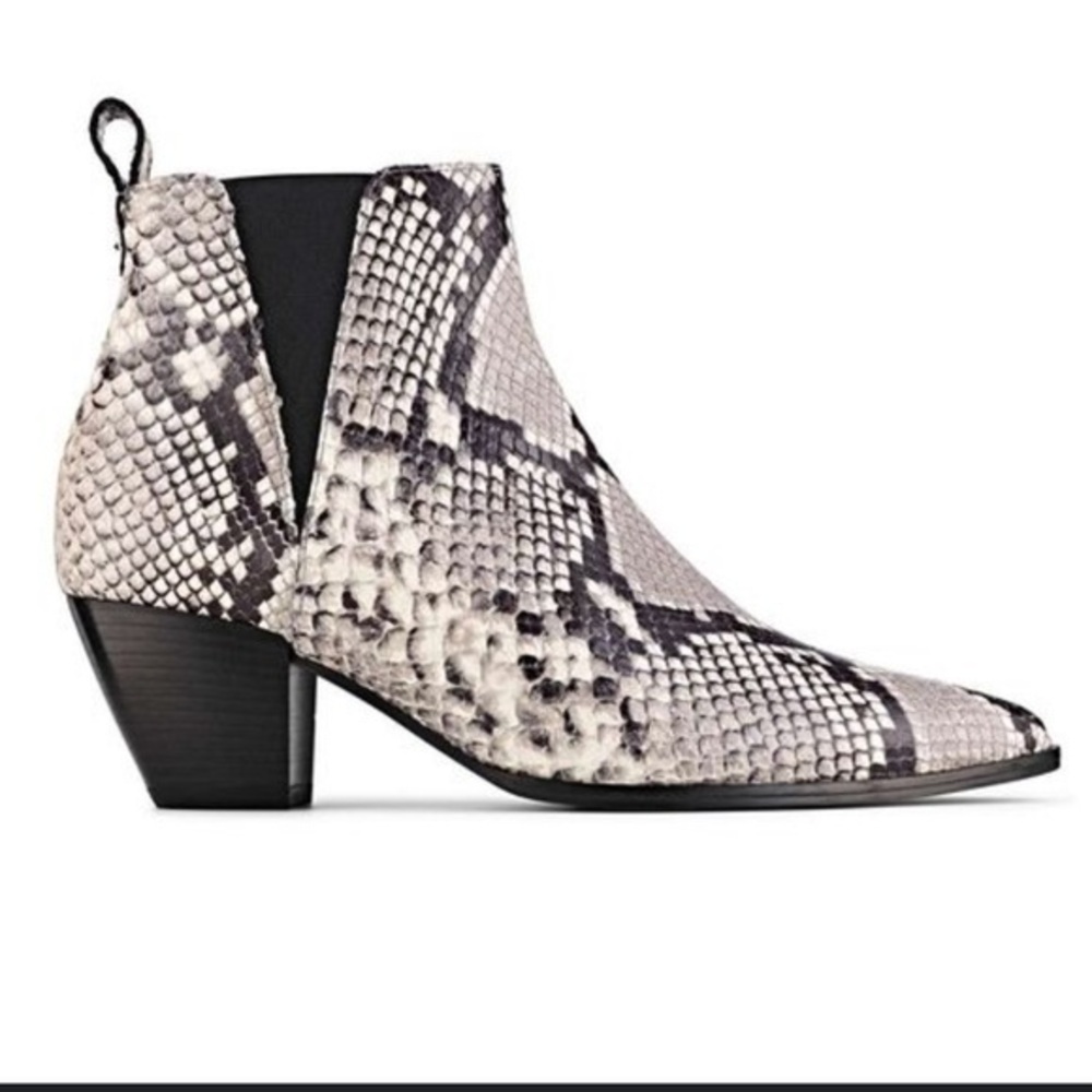 M.Gemi Women’s snakeskin cavallo boots size EU 40 = US 9
